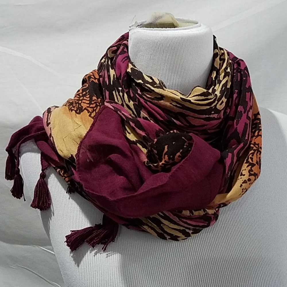 NWOT Print scarf priced to sell